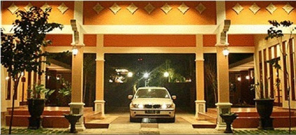 Patria Garden Hotel Blitar Luaran gambar